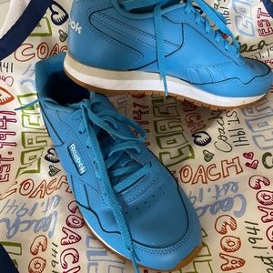 Like new Reeboks - beautiful color!
